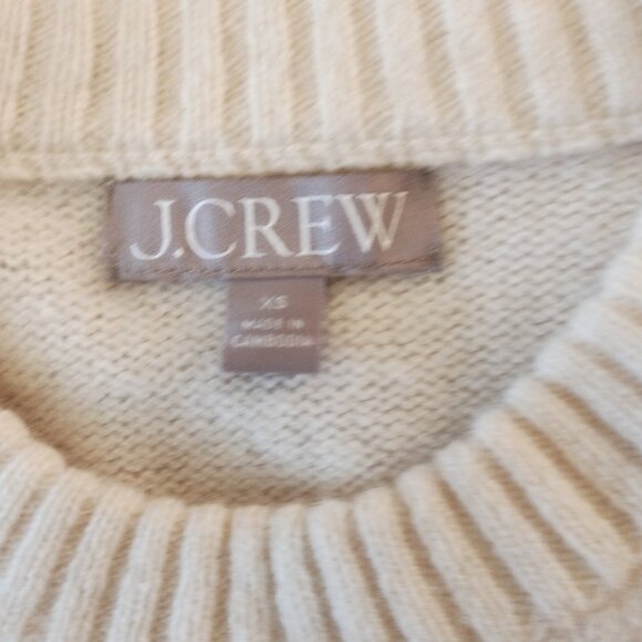 J Crew Relaxed crewneck sweater in wool Ivory XS runs very big COZY! - Picture 3 of 3
